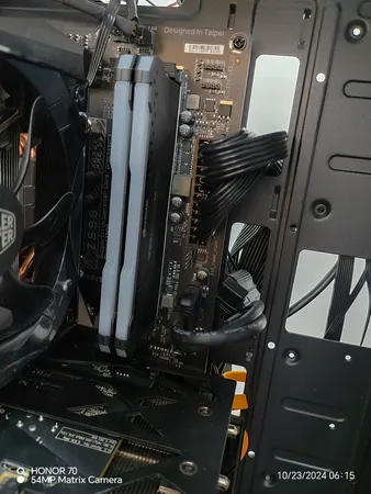 رم دسکتاپ DDR4 دو کاناله 3600 مگاهرتز CL18 کورسیر مدل VENGEANCE RGB PRO ظرفیت 16 گیگابایت