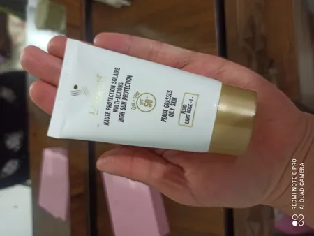 فلوئید ضد آفتاب رنگی لانسون مدل SPF60 شماره 1.5 محافظ UVA ،UVB، مناسب پوست چرب حجم 40 میلی‌لیتر