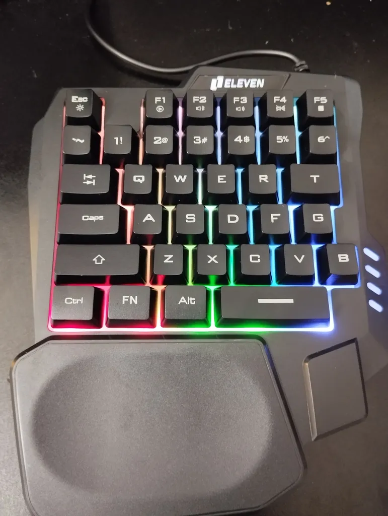 کیبورد گیمینگ ایلون مدل GK104، سوییچ ممبران، Tenkeyless، نورپردازی LED RGB