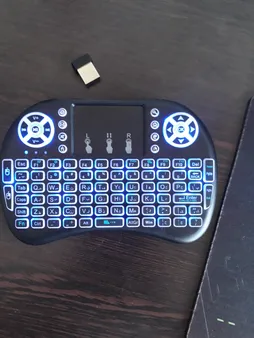 مینی کیبورد بی‌سیم همراه با تاچ‌پد مدل 08RF/2.2 Persian