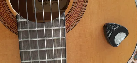 نگهدارنده پیک گیتار مدل VC40