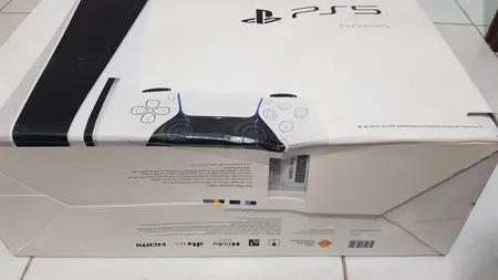 کنسول بازی سونی مدل PlayStation 5 ظرفیت 825 گیگابایت ریجن 1200 آسیا به همراه دسته اضافی و پایه شارژر و هدست