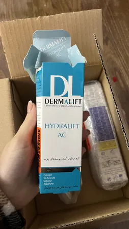 کرم مرطوب‌کننده درمالیفت مدل Hydralift AC Cream مناسب پوست‌های چرب حجم 50 میلی‌لیتر