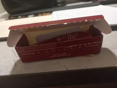 کرم ضدآفتاب و ضدلک رنگی لافارر مدل SPF40-Medium، مناسب پوست‌های خشک و معمولی، حجم 40 میلی‌لیتر