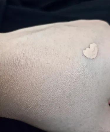 کرم پودر میستار مدل Classic Touch شماره 102 حجم 40 میلی لیتر