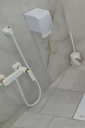 پایه رول دستمال کاغذی بنتی مدل دکورال به همراه جا مایع