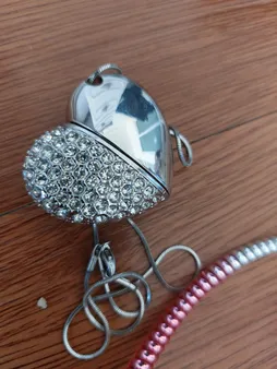 فلش مموری طرح قلب مدل UJ-004 ظرفیت 64 گیگابایت