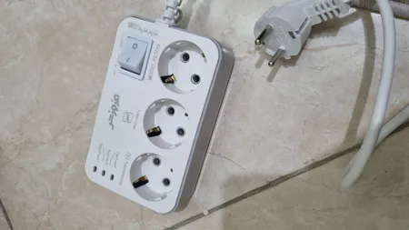 محافظ ولتاژ فروزش مدل 3 پریز FR231