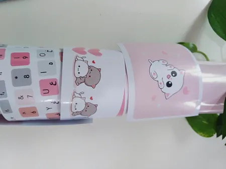 استیکر لپ تاپ مدل cute cat 02 مناسب برای لپ تاپ 15 تا 17 اینچ به همراه برچسب حروف فارسی کیبورد