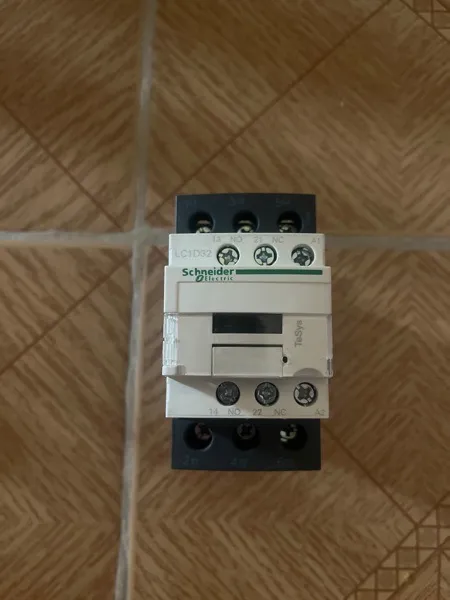 کنتاکتور 32 آمپر اشنایدر مدل LC1D32M7