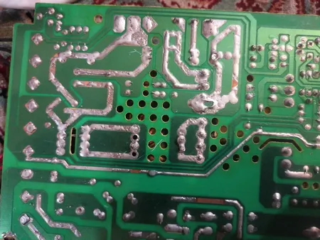 منبع تغذیه 12 ولت 20 آمپر کد 421220