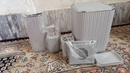 ست سرویس بهداشتی 5 پارچه همارا طرح 4 گوش مدل بادبزنی زبرا