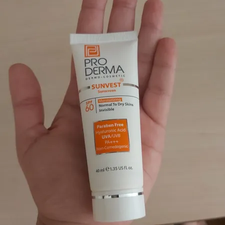 کرم ضدآفتاب و مرطوب‌کننده پرودرما مدل SPF60، حجم 40 میلی‌لیتر