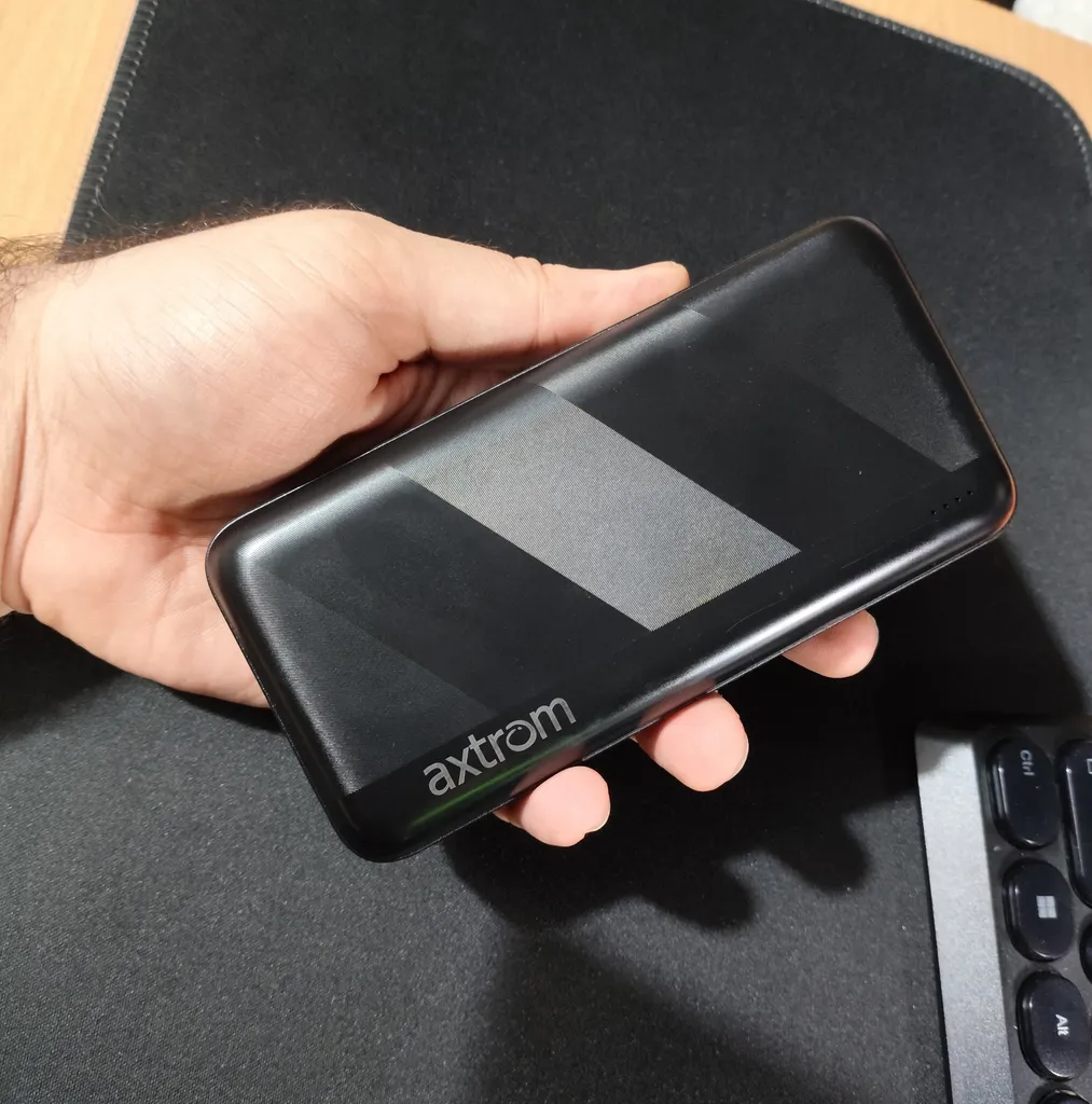 پاوربانک 20 وات اکستروم مدل APB20K20W-P12 ظرفیت 20000 میلی آمپر ساعت