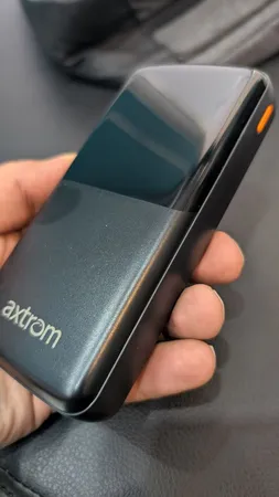 پاوربانک 18 وات اکستروم مدل APB20K22W-B ظرفیت 20000 میلی آمپر ساعت