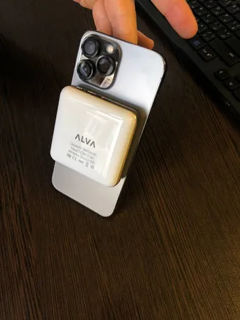 پاوربانک بی سیم آلوا مدل ym-545 ظرفيت 5000 ميلی آمپر ساعت