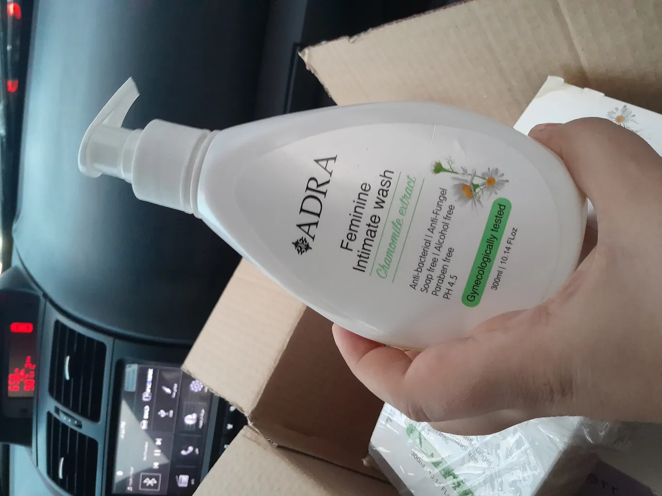 ژل بهداشتی بانوان آدرا مدل بابونه حجم 300 میلی لیتر