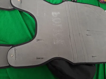 ایفای نقش پلیس مدل P-102 همراه دستبند