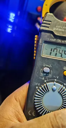 مبدل برق خودرو باس مدل BS123 TYN254-3 ظرفیت 3000 وات