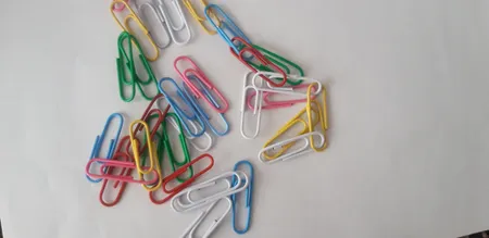 گیره کاغذ رایدین مدل رنگی سایز 28-33میلی متر - بسته 100 عددی