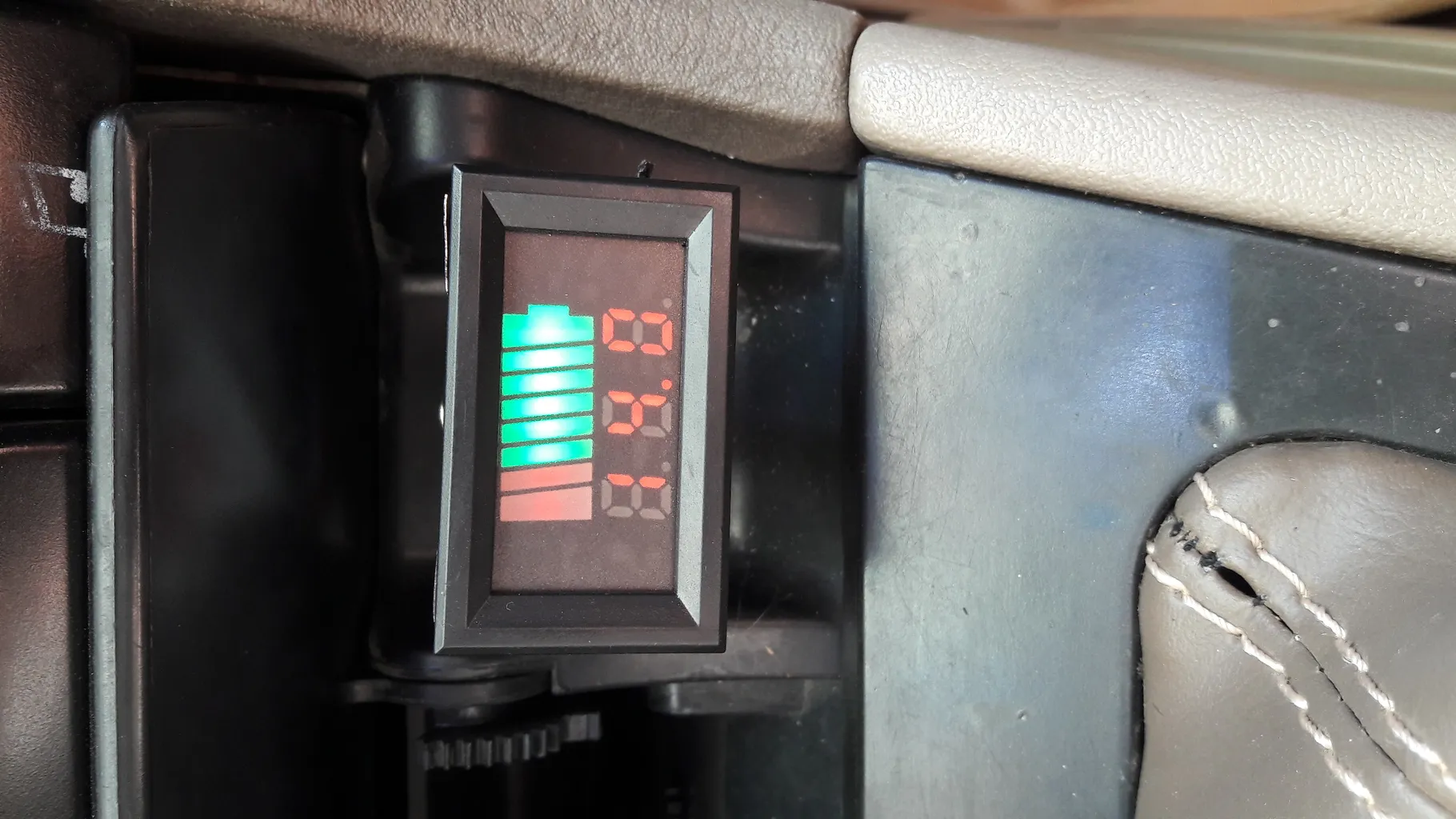 نمایشگر میزان شارژ باطری مدل A001