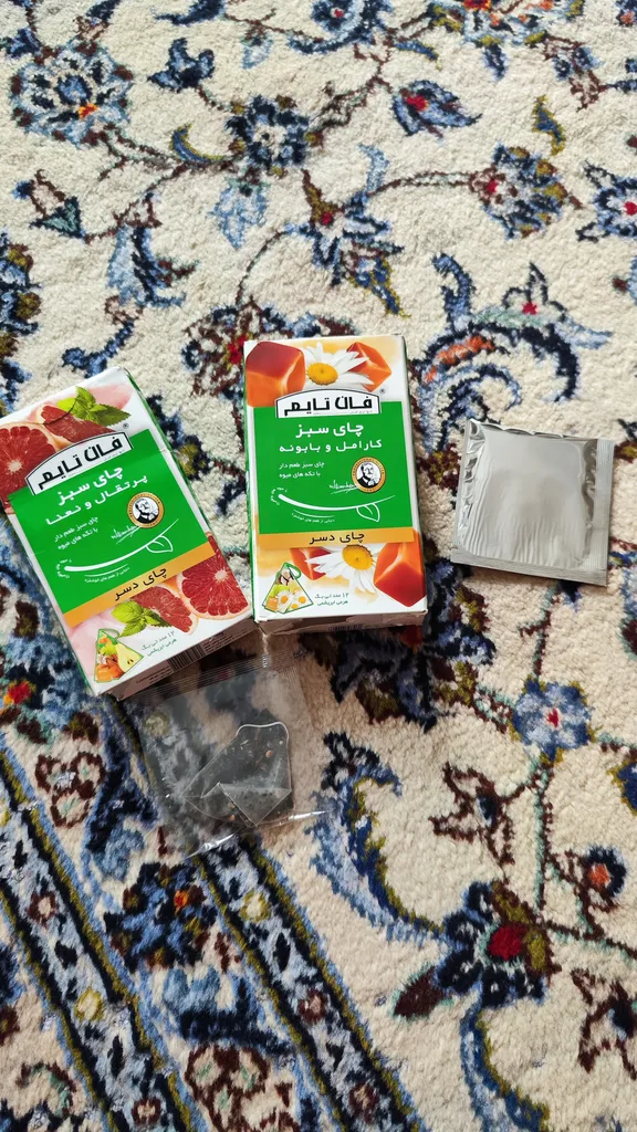 چای سبز طعم دار با تکه های میوه کارامل و بابونه فان تایم بسته 12 عددی