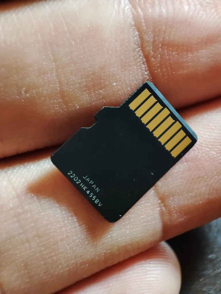 کارت حافظه‌ microSDHC کیوکسیا مدل Exceria کلاس 10 استاندارد UHS-I U1 سرعت 100MBps ظرفیت 64 گیگابایت به همراه آداپتور SD