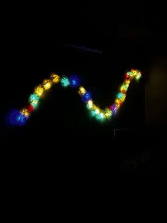 ریسه ال ای دی مدل سوزنی طرح پر طول 10 متری