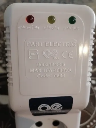 محافظ ولتاژ پارت الکتریک مدل 01