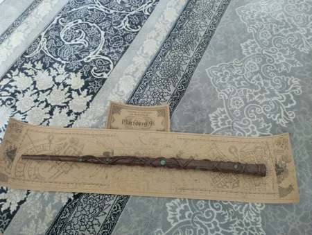 اسباب بازی زینتی فنتزی مدل چوبدستی هرمیون گرنجر به همراه کارت قطار و نقشه غارتگر