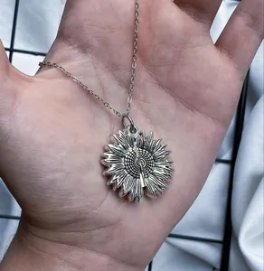 تجریه خرید آویز گردنبند زنانه مدل خورشید چند تکه 722 AG