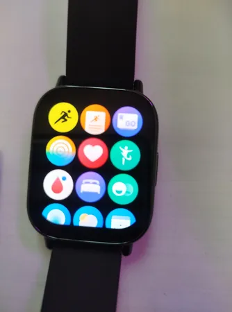 ساعت هوشمند شیائومی مدل Redmi Watch 5 Lite دارای قابلیت های قابلیت مکالمه از طریق بلوتوث بند سیلیکون