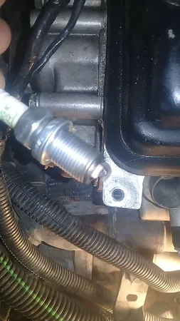 شمع خودرو ان جی کی ژاپن مدل BKR6E-6962 بسته چهار عددی