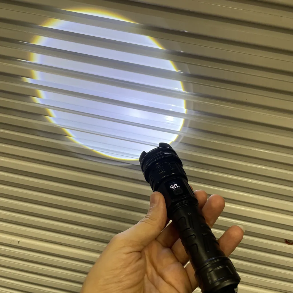 چراغ قوه دستی استرانگ مدل T108 با نور مهتابی