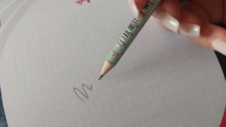 مداد مشکی آریا مدل LOVE KNITTING کد A5 بسته 12 عددی