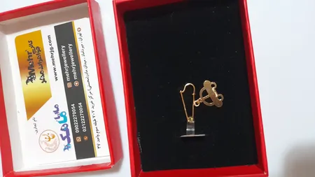 سنجاق سینه طلا 18 عیار دخترانه و پسرانه مایا ماهک مدل MP0035 طرح ماشین