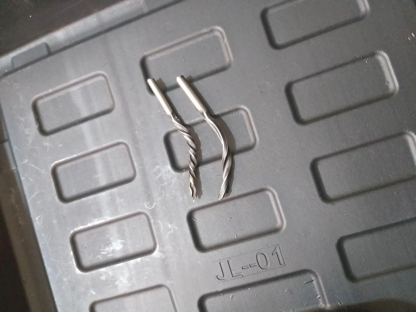 ابزار کارگاهی قابل حمل باس مدل LIFE_STYLE مجموعه 28 عددی