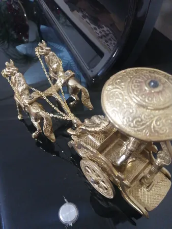 مجسمه دکوری طرح کالسکه