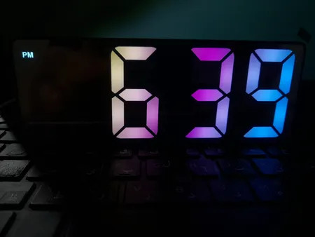 ساعت رومیزی دیجیتال مدل صفحه رنگی کد GH0725D