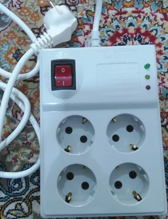 محافظ ولتاژ پارت الکتریک کد 940