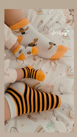 جوراب نوزادی طرح زنبور مدل N21