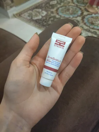 کرم روشن کننده ساین اسکین مدل ساین دیکالر حجم 40 میلی لیتر