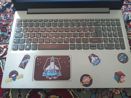 استیکر لپ تاپ کد sp-ace03 به همراه برچسب حروف فارسی کیبورد