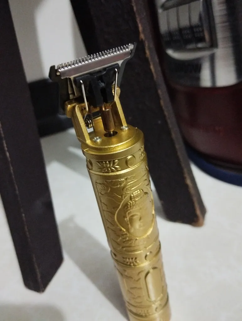ماشین اصلاح موی صورت وینتیج مدل T9، منبع انرژی باتری قابل شارژ، تکنولوژی اصلاح به صورت برش مستقیم، مدت زمان شارژ 120 دقیقه و مدت زمان استفاده پس از شارژ 120 دقیقه، به همراه برس تمیزکننده، 4 عدد شانه، با طراحی ارگونومیک و تیغه استیل ضد زنگ ماشین اصلاح موی صورت وینتیج مدل T9، منبع انرژی باتری قابل شارژ، تکنولوژی اصلاح به صورت برش مستقیم، مدت زمان شارژ 120 دقیقه و مدت زمان استفاده پس از شارژ 120 دقیقه، به همراه برس تمیزکننده، 4 عدد شانه، با طراحی ارگونومیک و تیغه استیل ضد زنگ