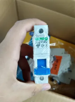 فیوز مینیاتوری تک فاز 20 آمپر دنا الکتریک ایرانیان مدل C20-6KA