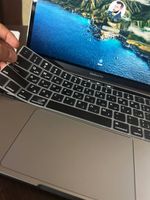 محافظ کیبورد با حروف فارسی مدل k3780rd مناسب برای مک بوک 13 / 15 اینچی
