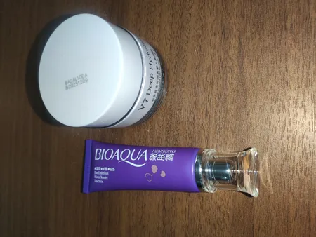 کرم روشن کننده بایو آکوا مدل CHERRY حجم 30 میلی لیتر به همراه کرم روشن کننده بایو آکوا مدل ویتامینه V7 حجم 50 میلی لیتر