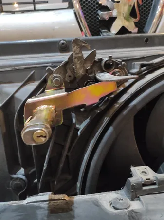 قفل کاپوت ضد سرقت آرمین  مدل EasySetup مناسب برای پژو 206