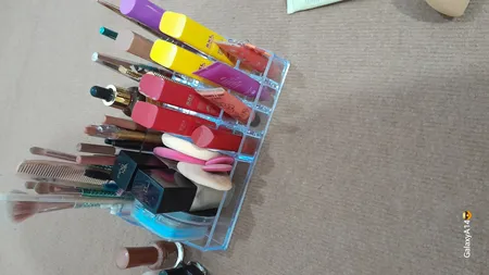 استند لوازم آرایشی مدل Ro011