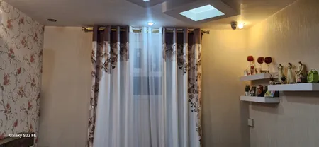 پرده نیروانا طرح سنتی  مدل مخمل کد 8432 سایز 140×280 سانتی متر